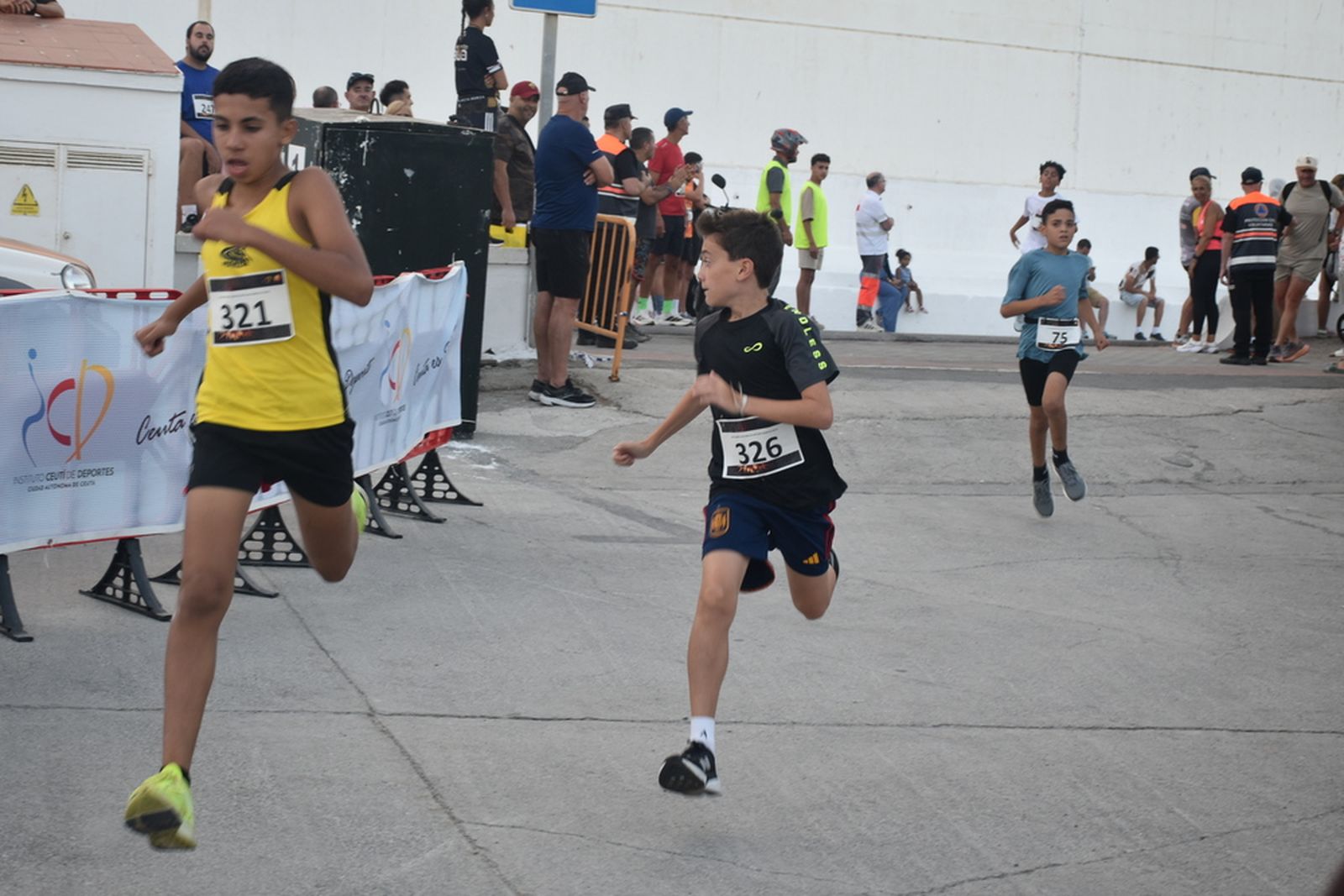 “Bily” y Elena López, reyes de la XXXI carrera popular de San Juan