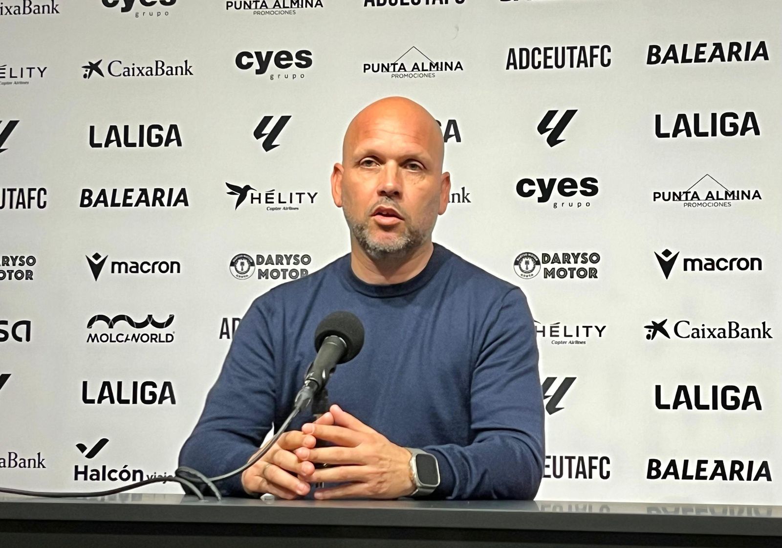 José Alberto López, entrenador del Racing, durante la rueda de prensa post partido