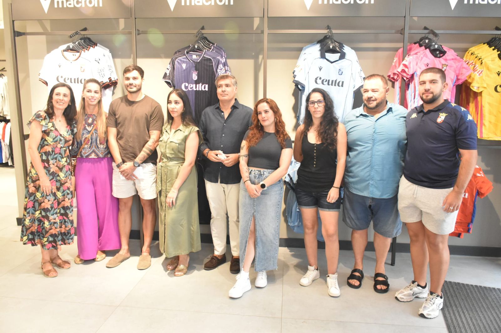 Así ha sido la entrega de los abonos dobles a los premiados por el Centro Comercial Abierto de Ceuta