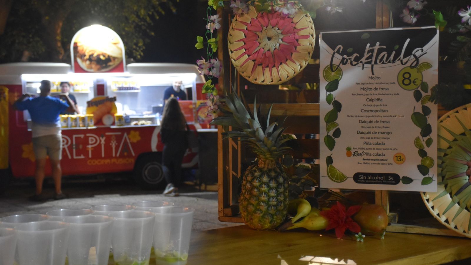 Inauguración del primer 'Food Truck Festival. Sabores del mundo sobre ruedas’ en el Parque Marítimo