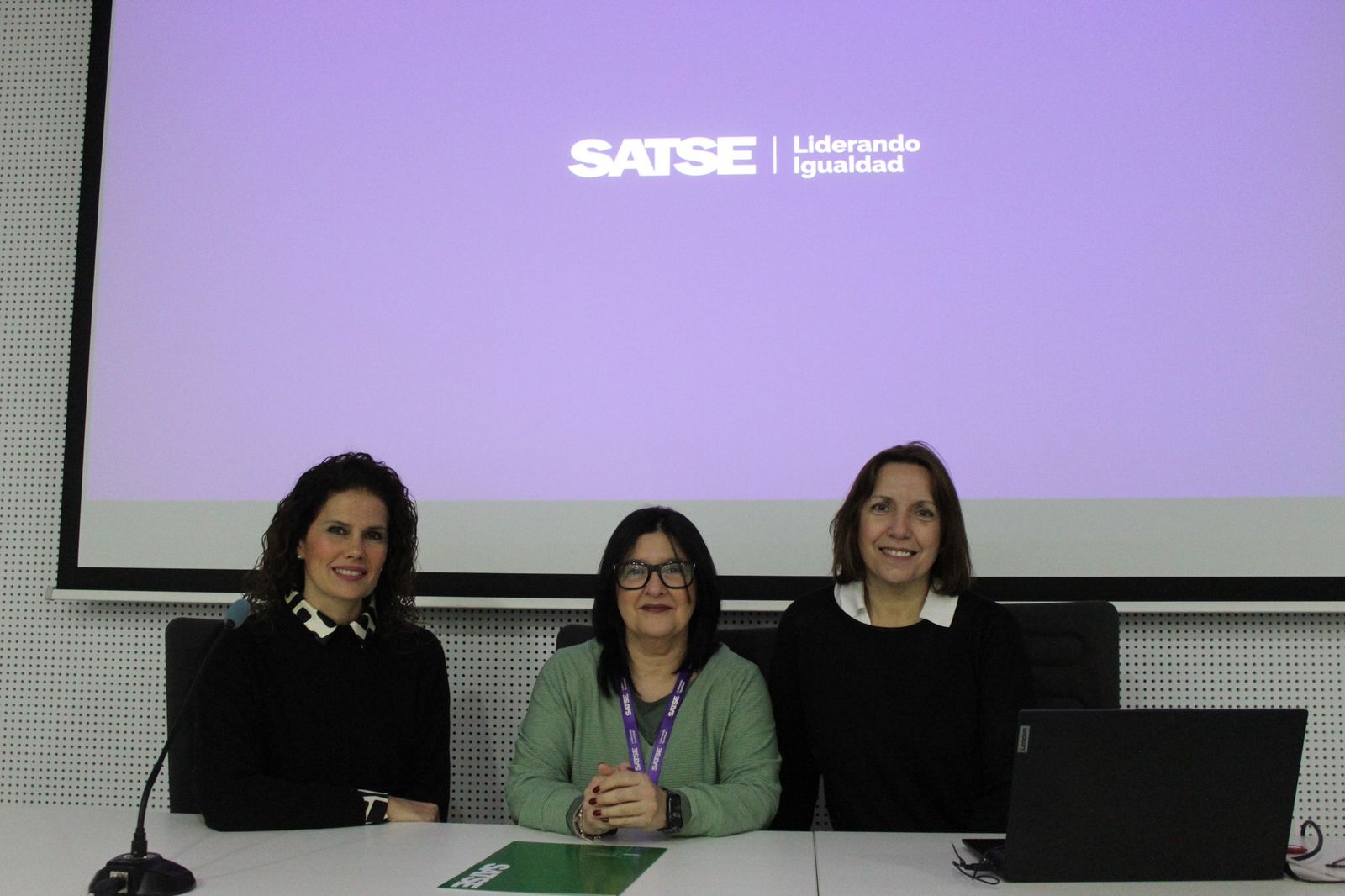 La secretaria general de SATSE en Ceuta, Elisabeth Muñoz, ha dado a conocer los resultados de una encuesta sobre conciliación laboral realizada a nivel nacional pero con datos específicos de la ciudad