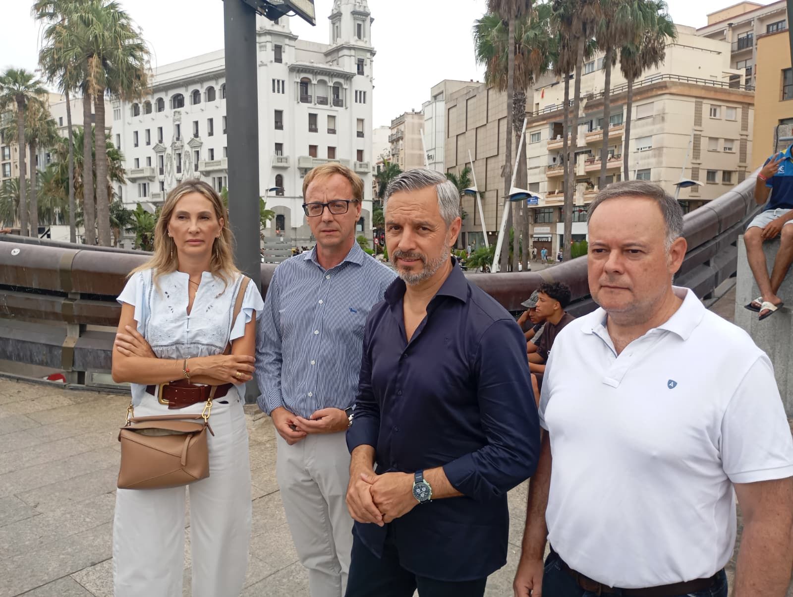 Bravo, en el centro, rodeado de Cristina Díaz, Guillermo Martínez y Javier Celaya