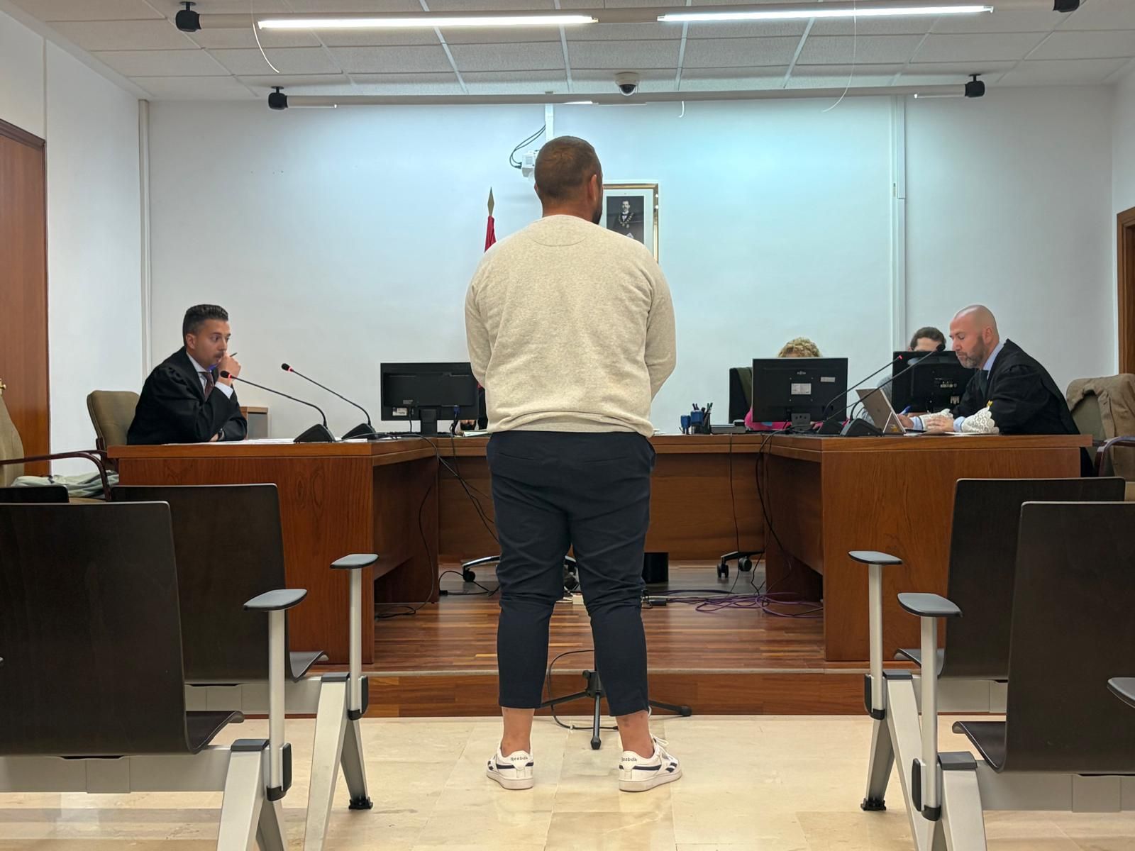 El acusado del delito de estafa en el juicio celebrado este lunes en los juzgados del Ceuta Center.