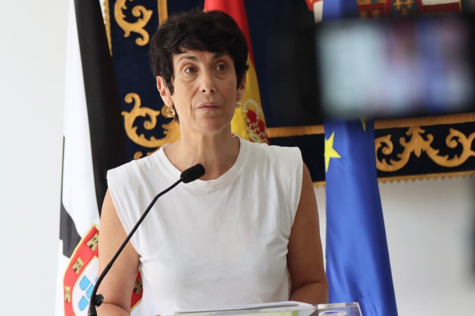 La ministra de Migraciones, Elma Saiz, en rueda de prensa en Ceuta este lunes