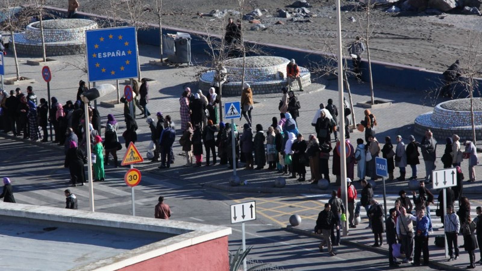 Transfronterizos en Ceuta./ FOTO REDUAN Transfronterizos en Ceuta./ FOTO REDUAN