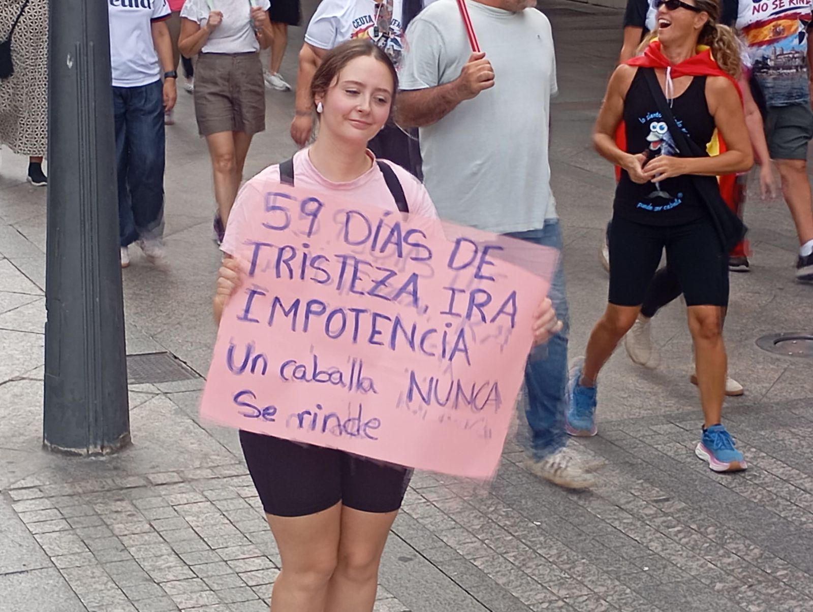 Ceuta vuelve a echarse a las calles para recordar que "Un caballa nunca se rinde"