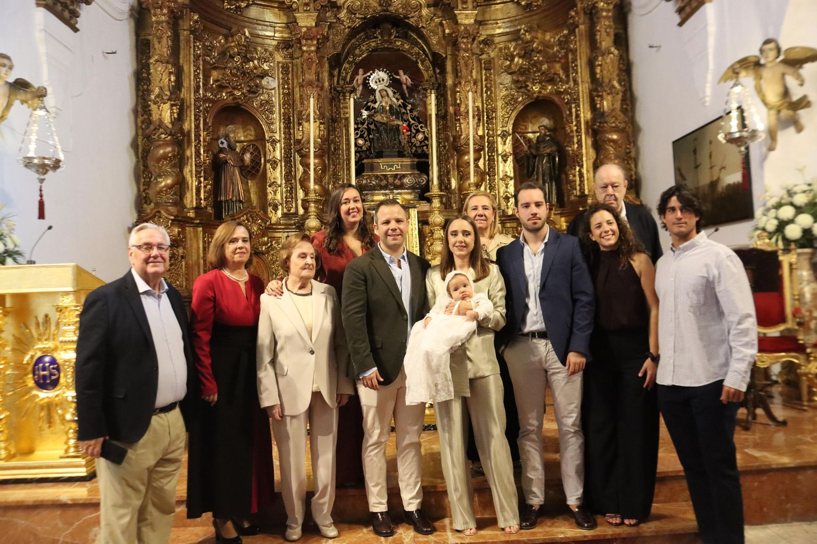 Héctor, Rodrigo y dos Lolas se bautizan en Nuestra Señora de África