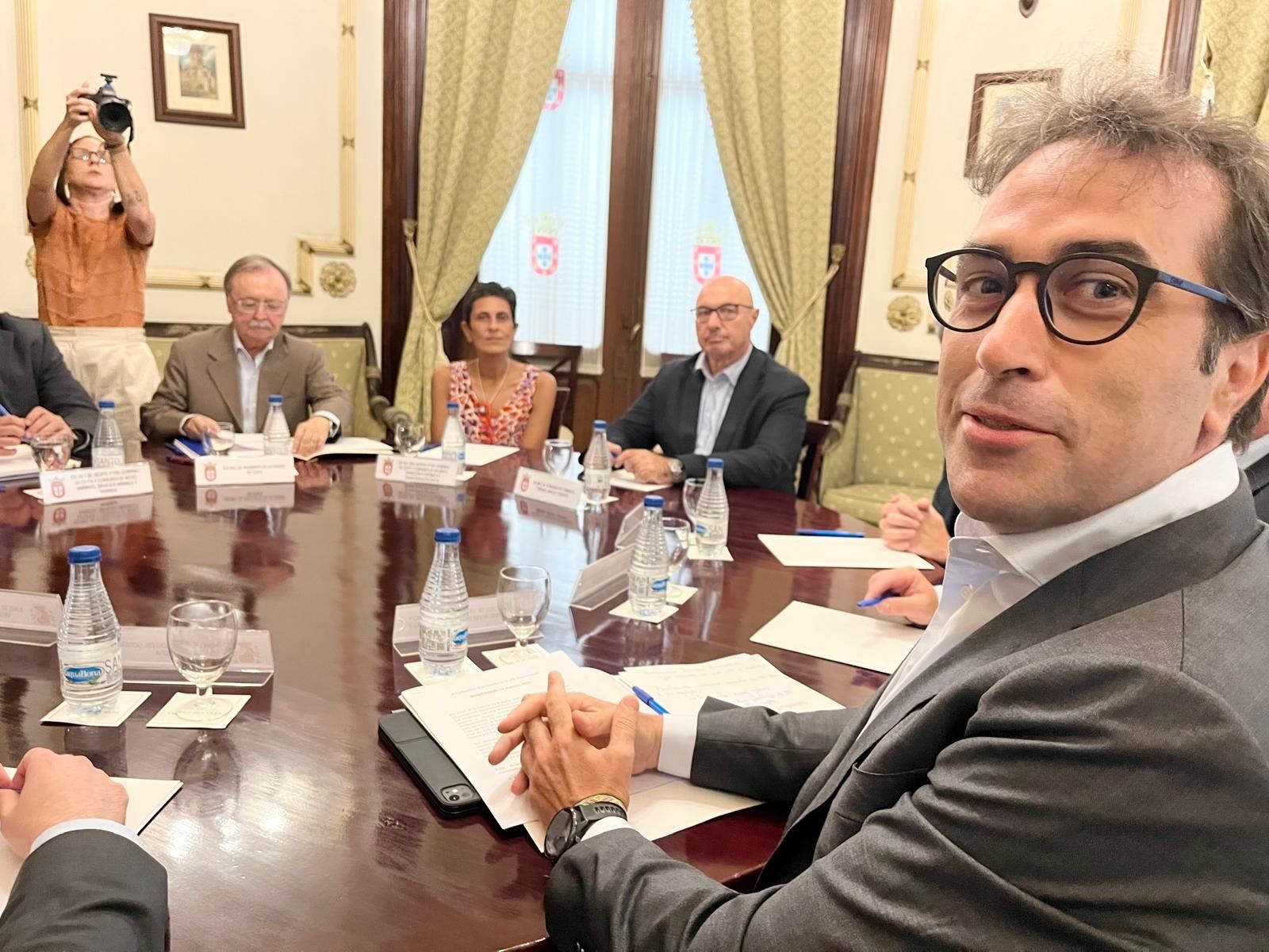 El ministro de Economía, Carlos Cuerpo, durante una reunión en Ceuta el pasado agosto