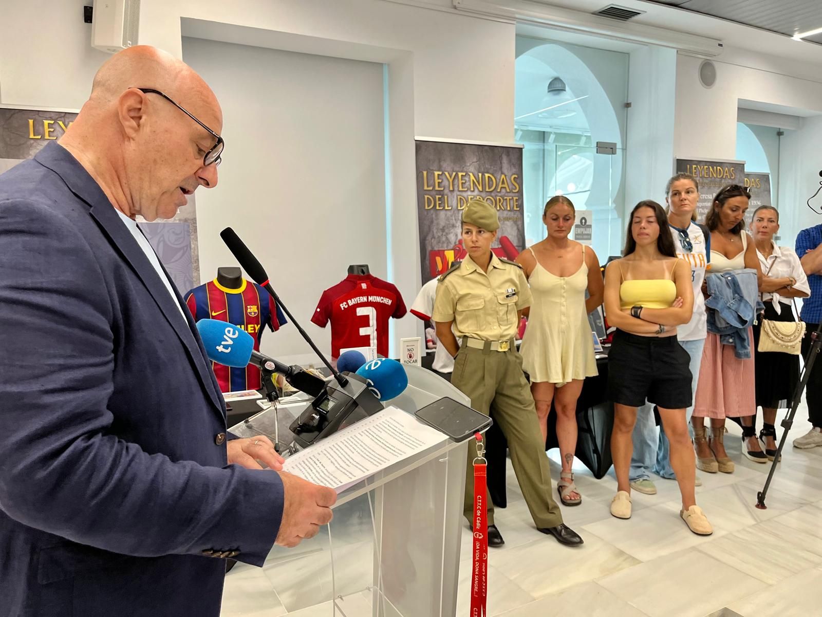 Éxito en la inauguración de la exposición ‘Leyendas del Deporte’ en el Ferrocarril