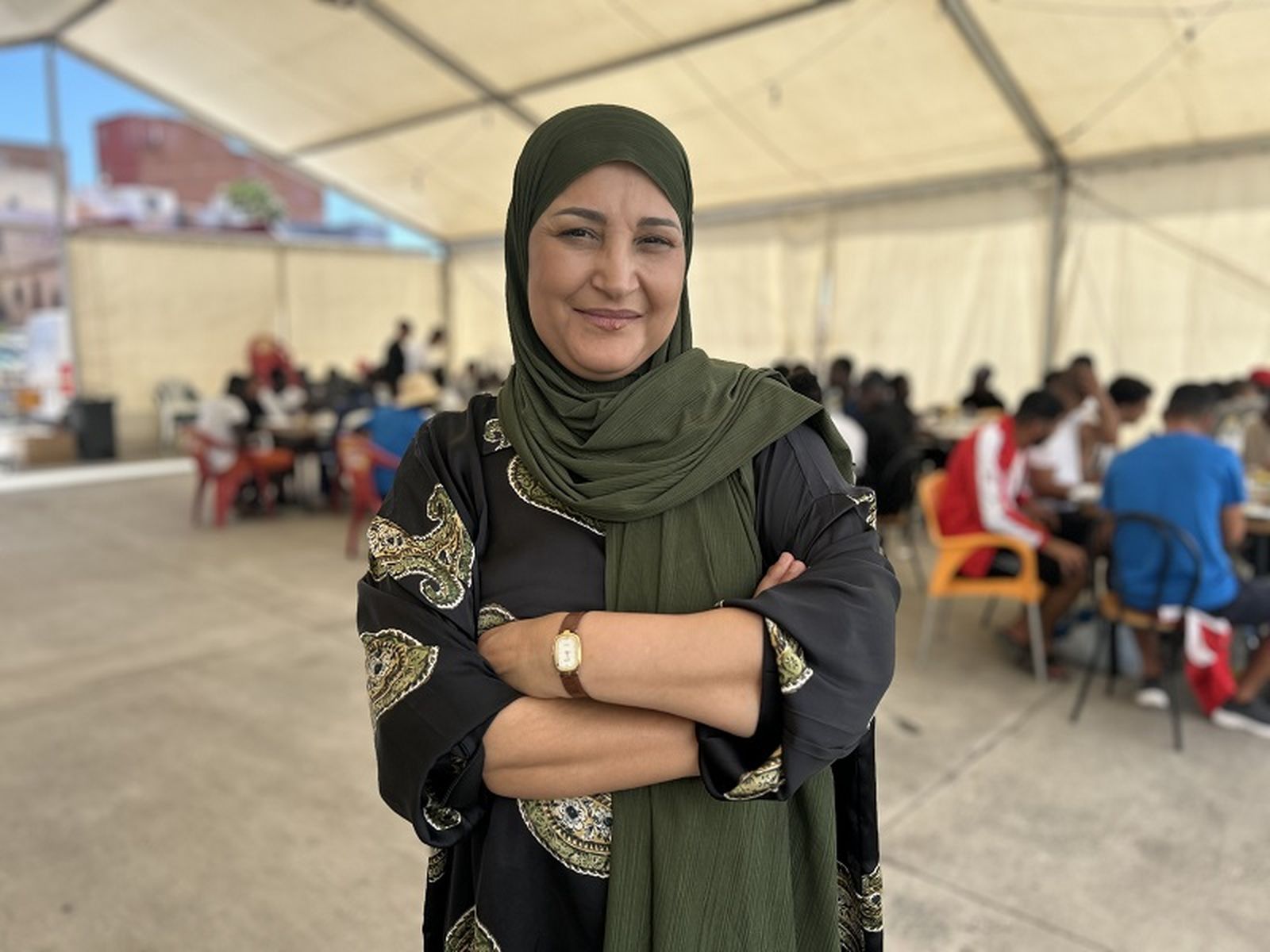 La educadora social y coordinadora de la ONG Luna Blanca Halima Ahmed en el comedor social de la entidad, este jueves. / FOTO G.S.