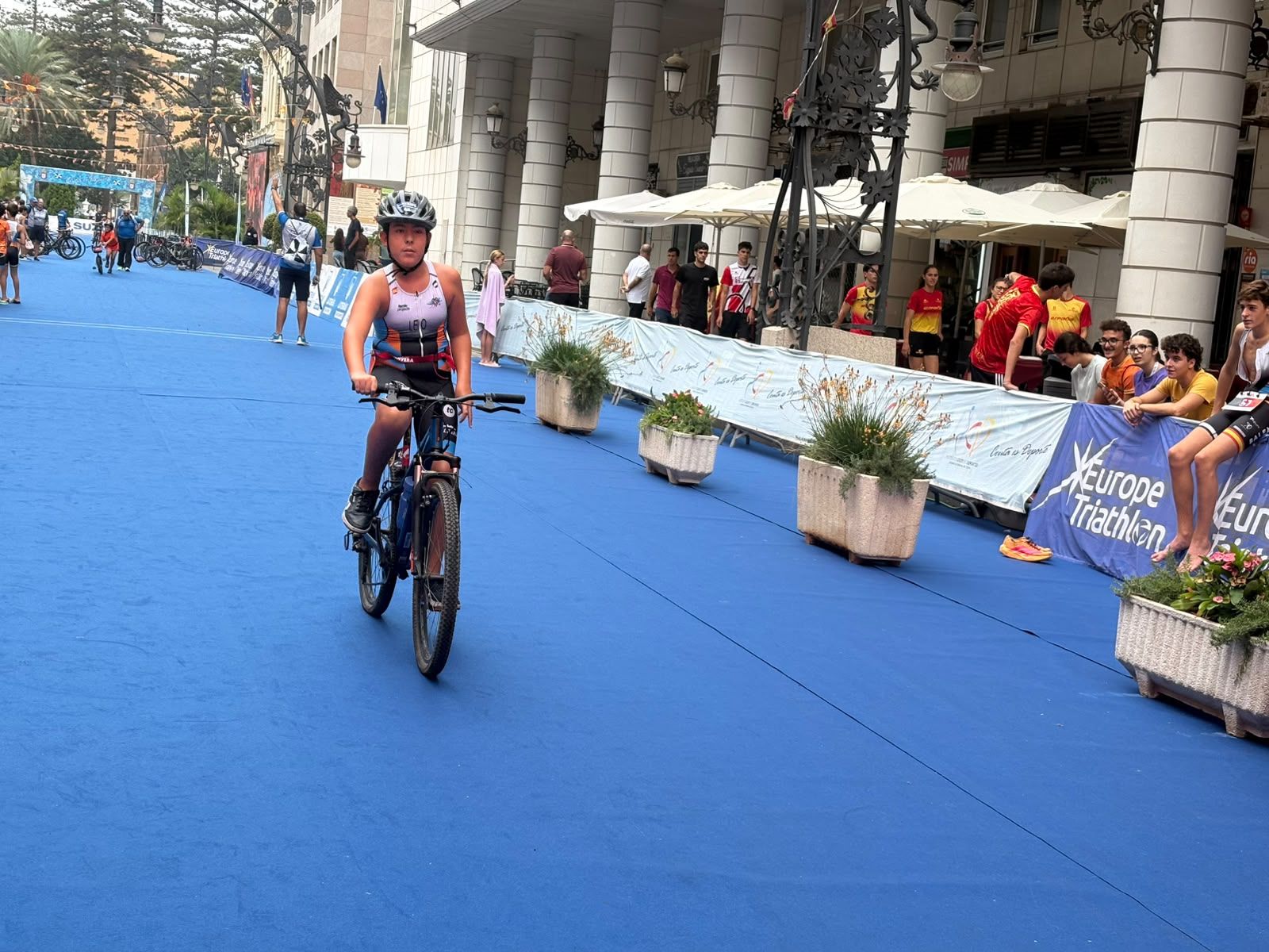 Los aficionados al triatlón en Ceuta se reúnen para participar en el Acuatlón Popular 'Juan Mur' y en la Phoenix Kids Triathlon