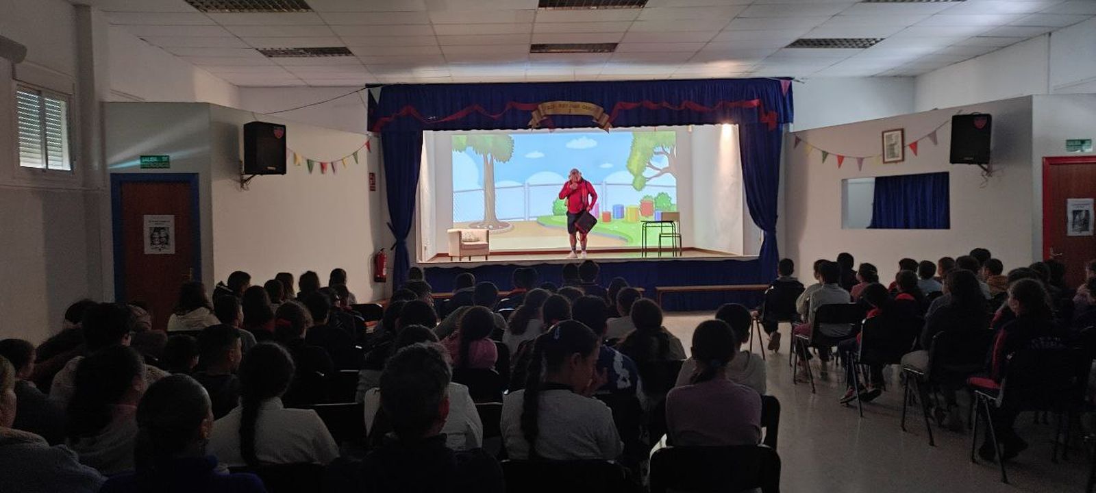 El CEIP Rey Juan Carlos I disfruta con una obra de teatro contra el Bullying en el Día de la Paz