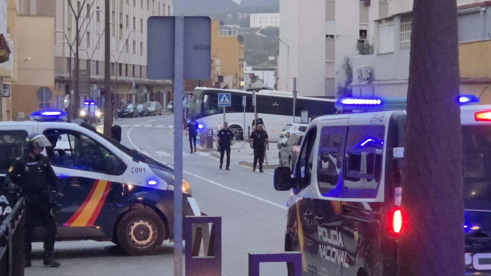 Despliegue policial en Los Rosales y el Tarajal para retirar a los inmigrantes que quedan en las calles