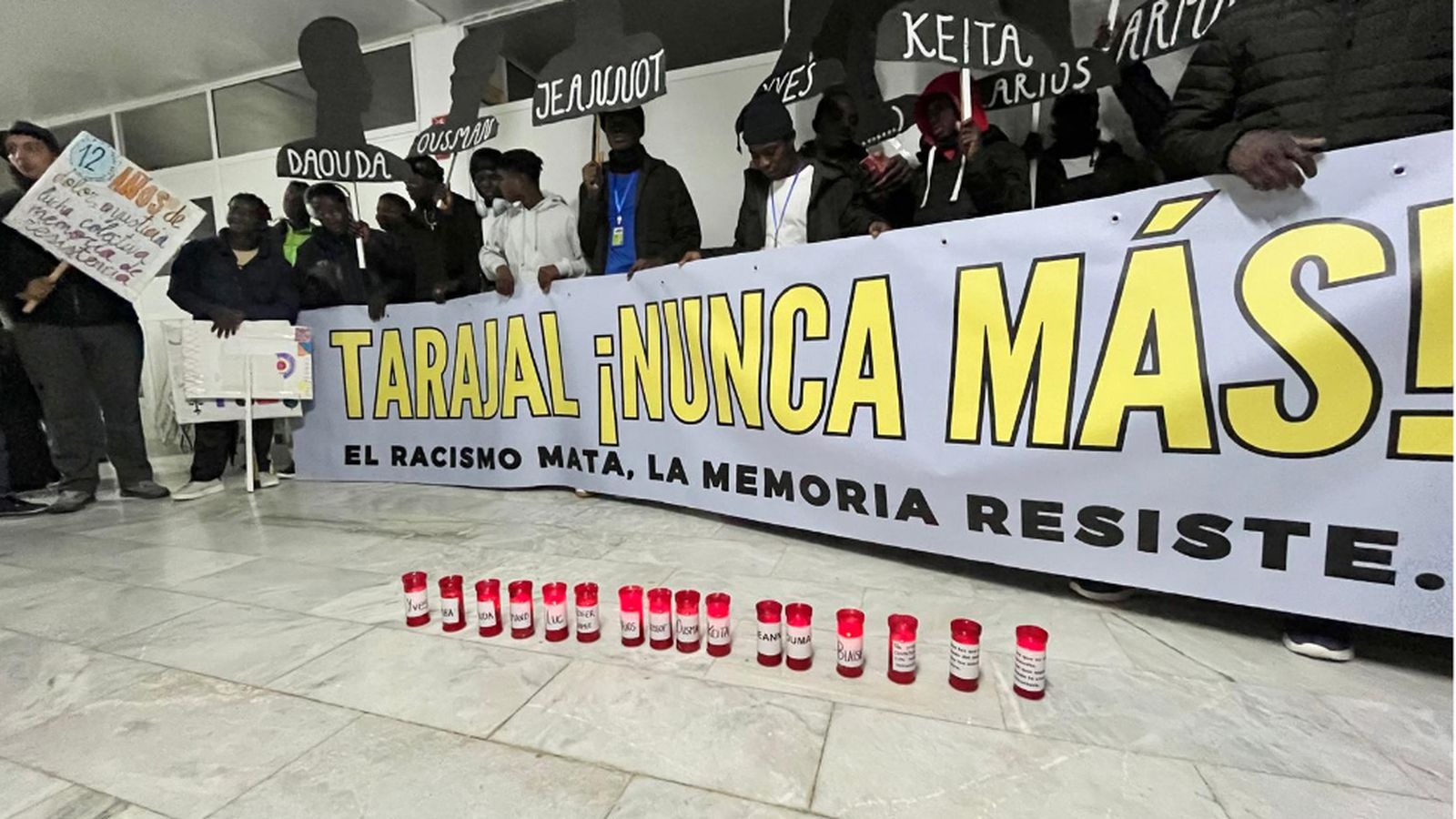 Un momento del acto celebrado durante la tarde en el local de Luna Blanca