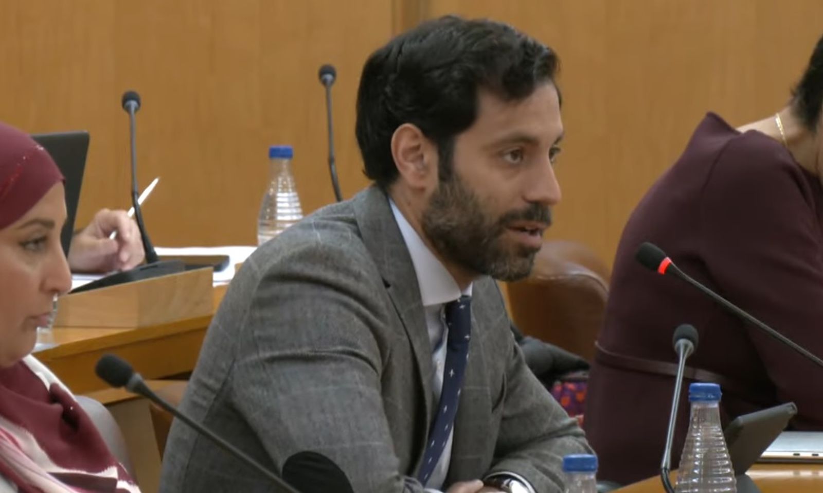 El consejero de Urbanismo y Transporte, Rafael Martínez Peñalver, interviene en el Pleno de Control