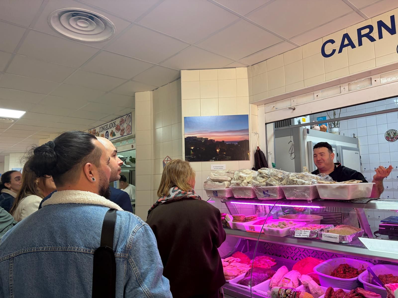 La exposición de fotos del proyecto Altaweia lleva “luz”, “orgullo” y “arte” al Mercado de Hadú