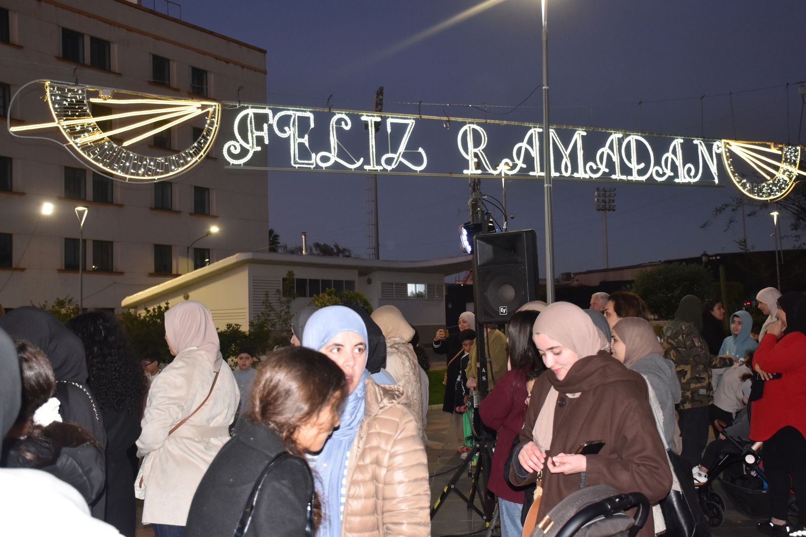 Ceuta ya luce su alumbrado por Ramadán