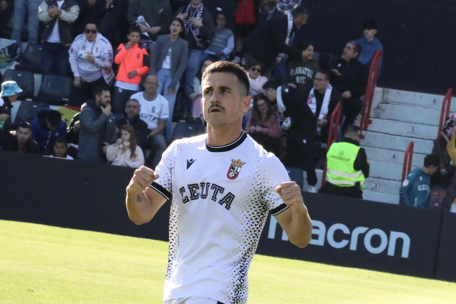 FOTOGALERÍA | Así se vivio la sexta victoria ceutí en el Alfonso Murube