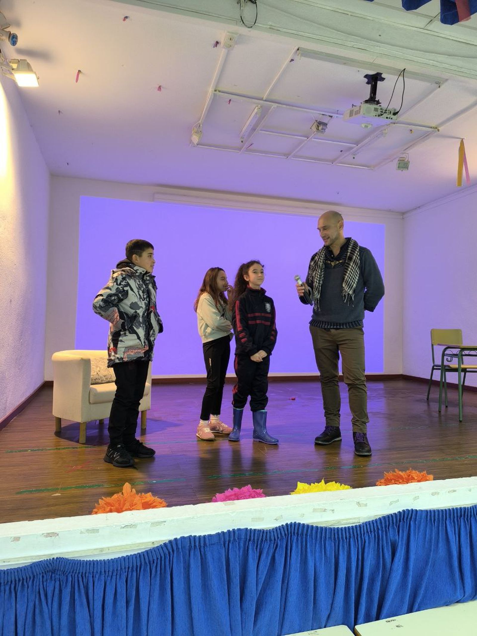 El CEIP Rey Juan Carlos I disfruta con una obra de teatro contra el Bullying en el Día de la Paz
