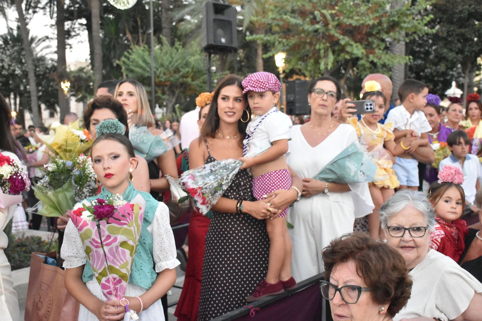 Los ceutíes vuelven a encontrarse con su Madre entre flores, esperanza y lágrimas contenidas