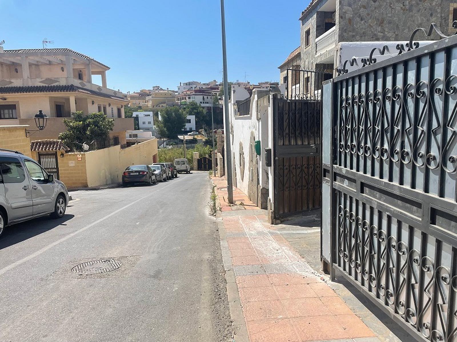 Una calle de la zona residencial El Pinar. / FOTO REDUAN