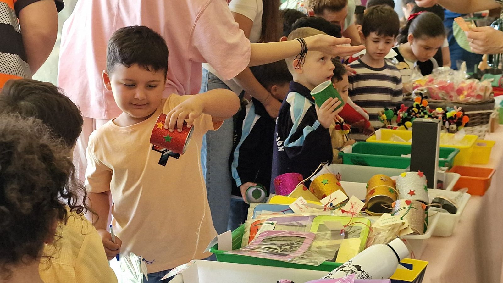 El CEIP Juan Morejón celebró este jueves su IV Mercadillo Solidario a beneficio de la Asociación TDHA Ceuta