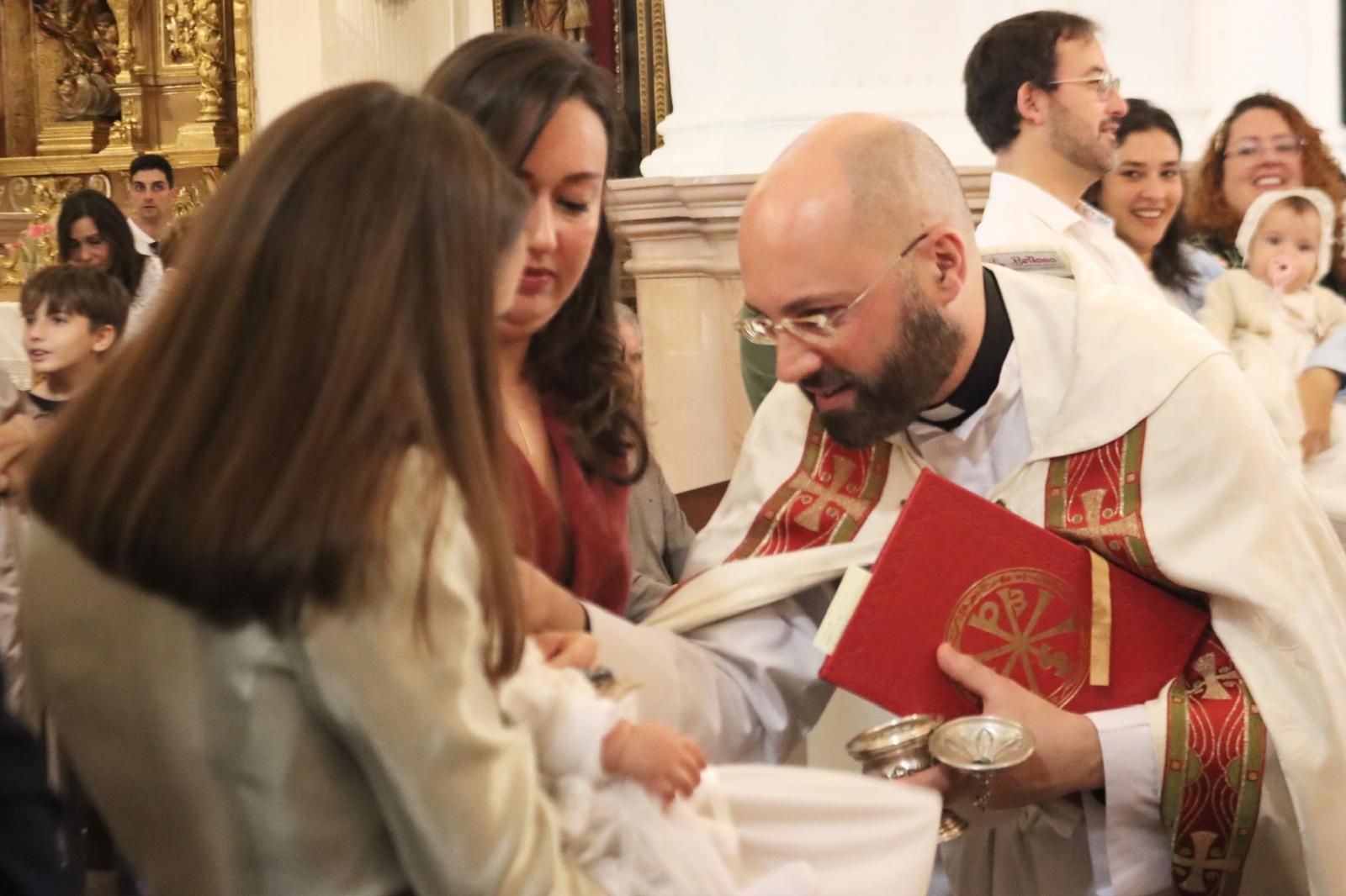 Airam, Carla y Triana reciben el bautismo en la iglesia de Los Remedios