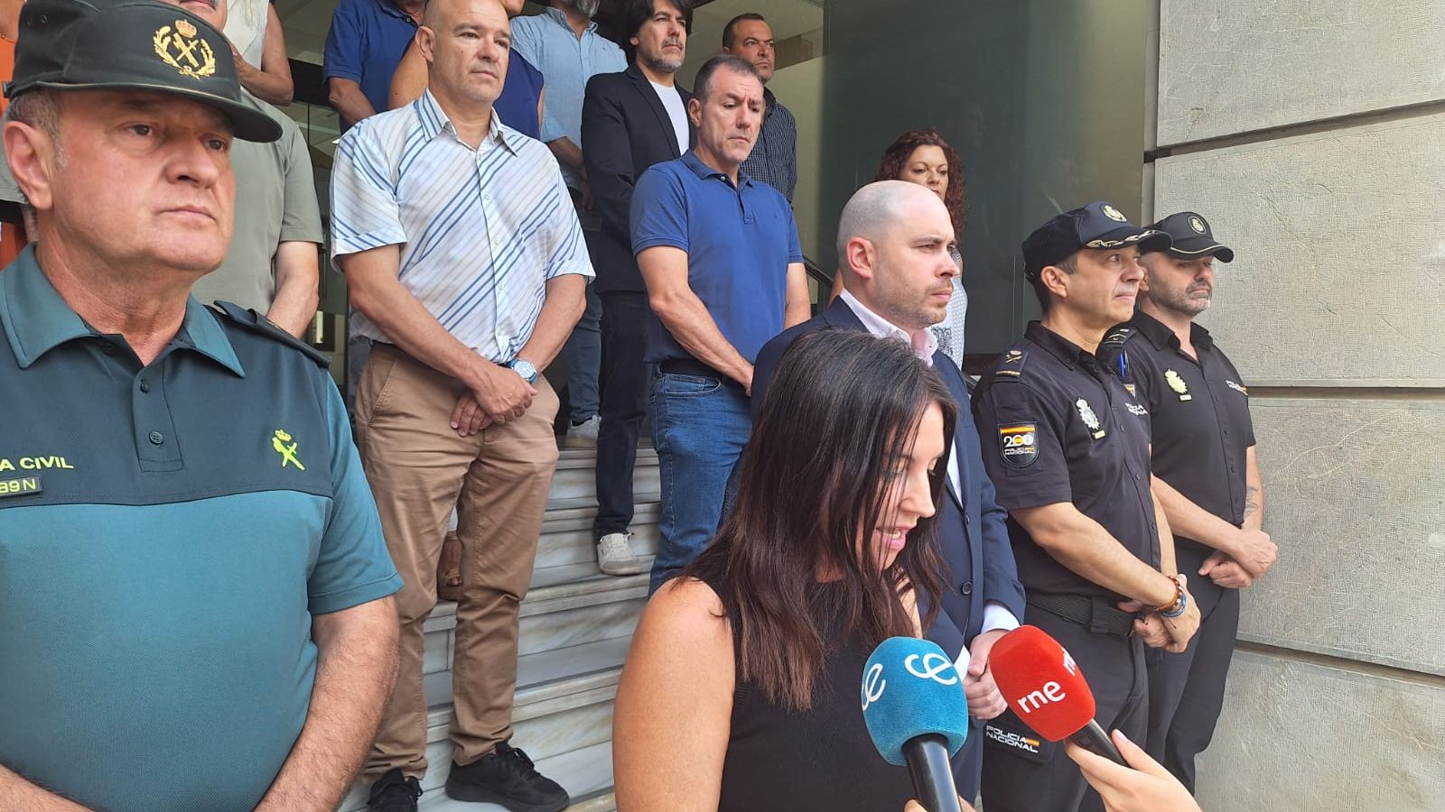 Livia Rosales lee una dedicatoria a las tres nuevas víctimas de violencia de género en España
