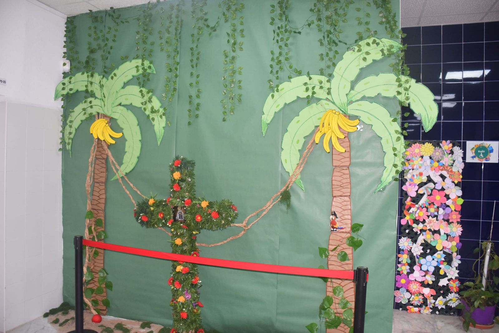 Simpática y colorida selva para poner fin a la Semana Cultural del 'José Acosta'