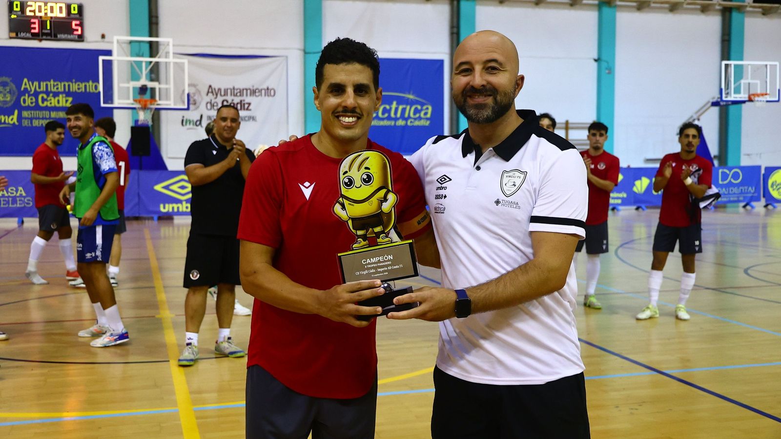 Hamza, con el trofeo conquistado