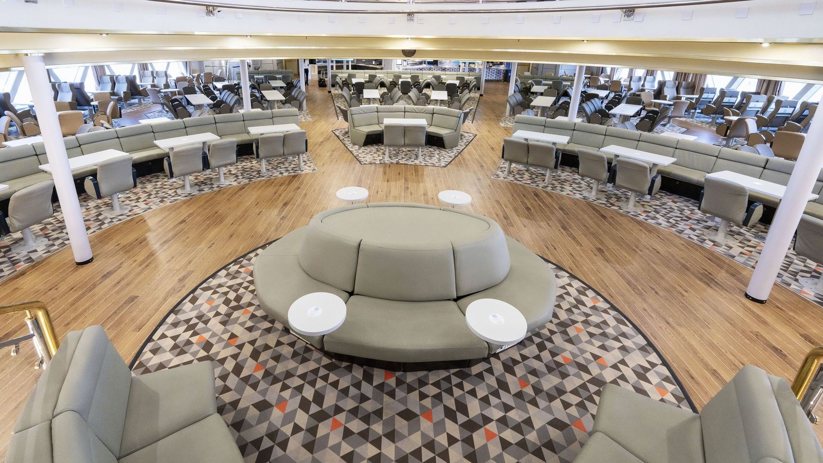 Interior de un barco de Balearia