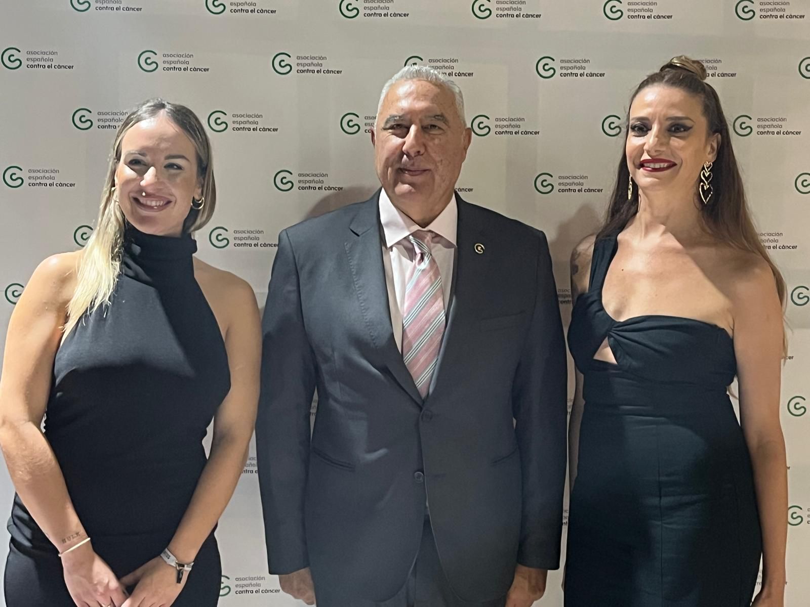 FOGALERÍA | La cena benéfica en Ceuta de la AECC en imágenes