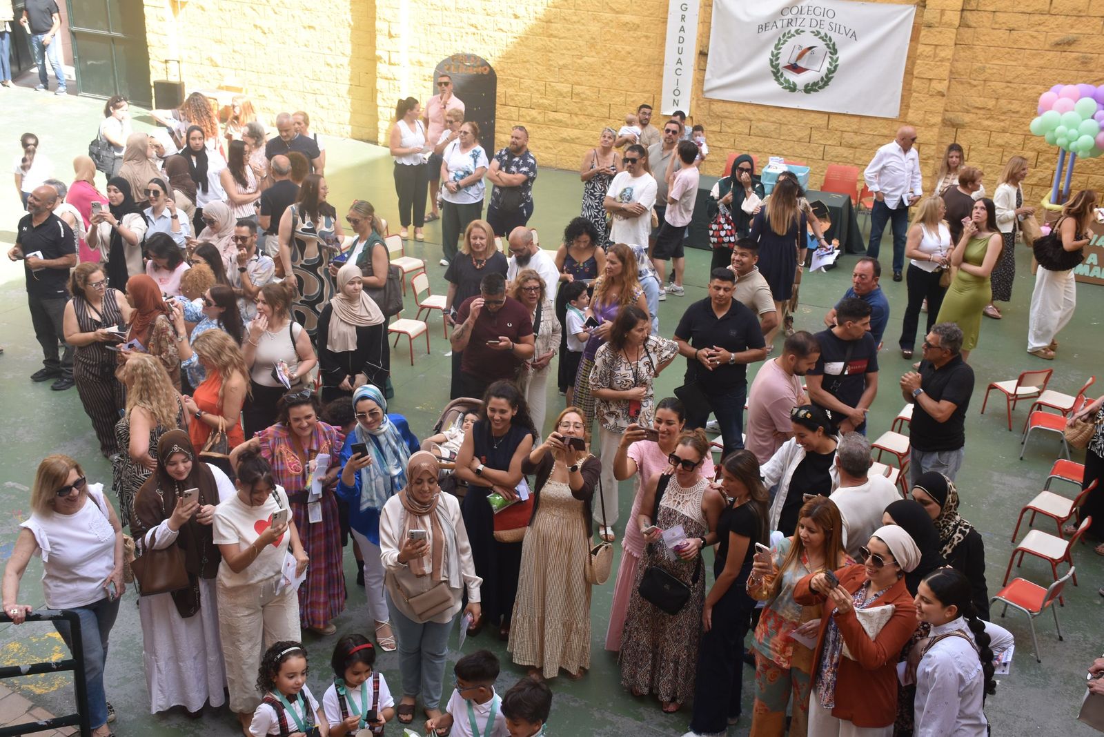 Las lágrimas de orgullo toman el CC Beatriz de Silva en la graduación más especial de sus pequeños