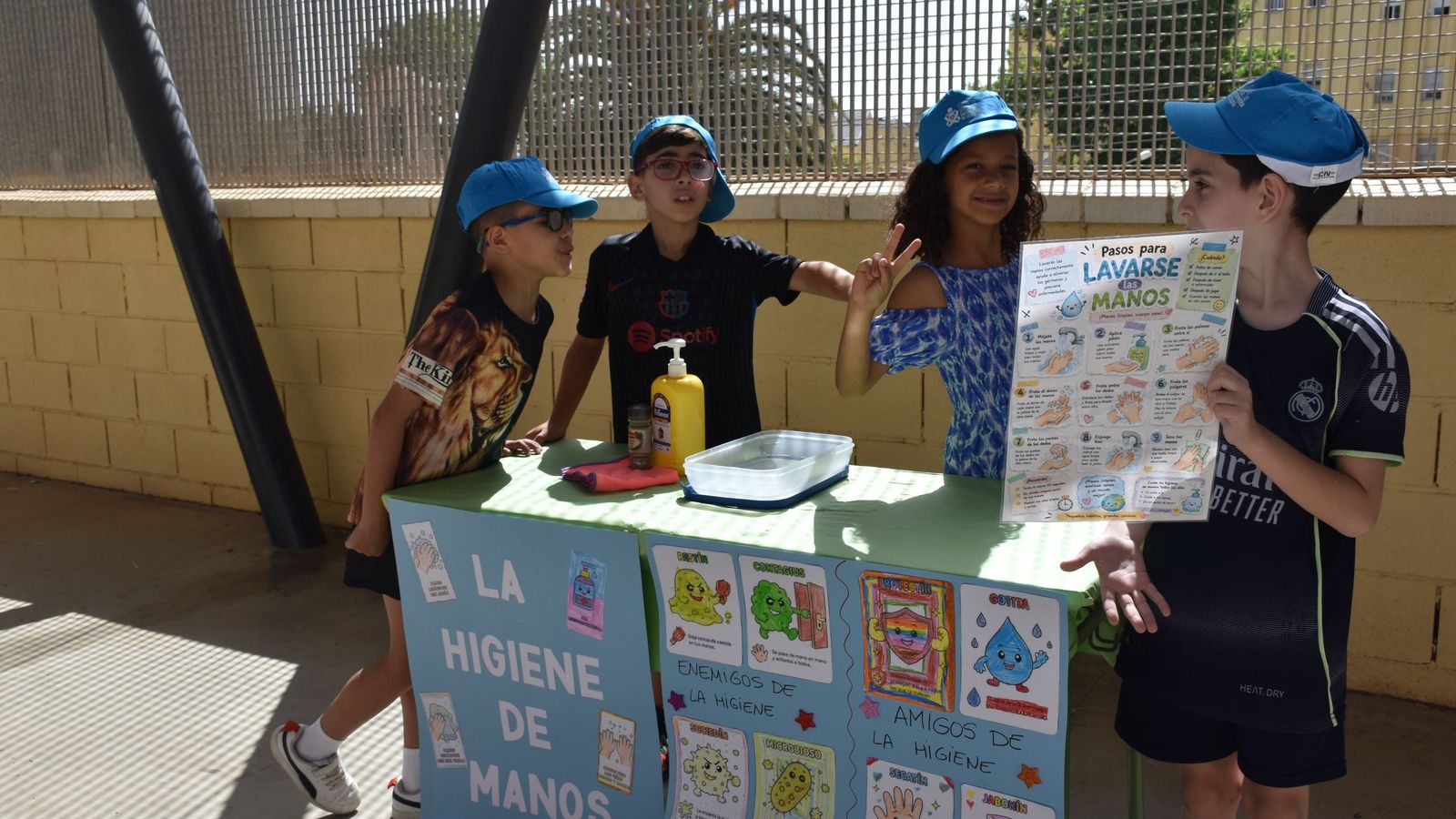 Feria de Hábitos Saludables organizada por la enfermera escolar del CEIP Santa Amelia, Alejandra González