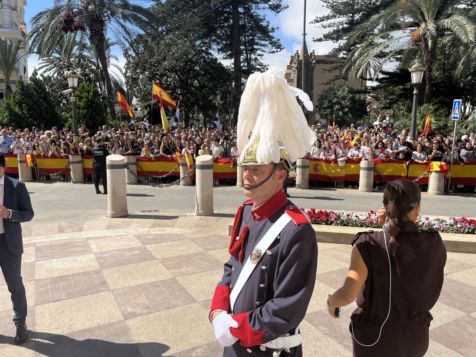 Álbum de una jornada histórica: Felipe y Letizia, con los ceutíes