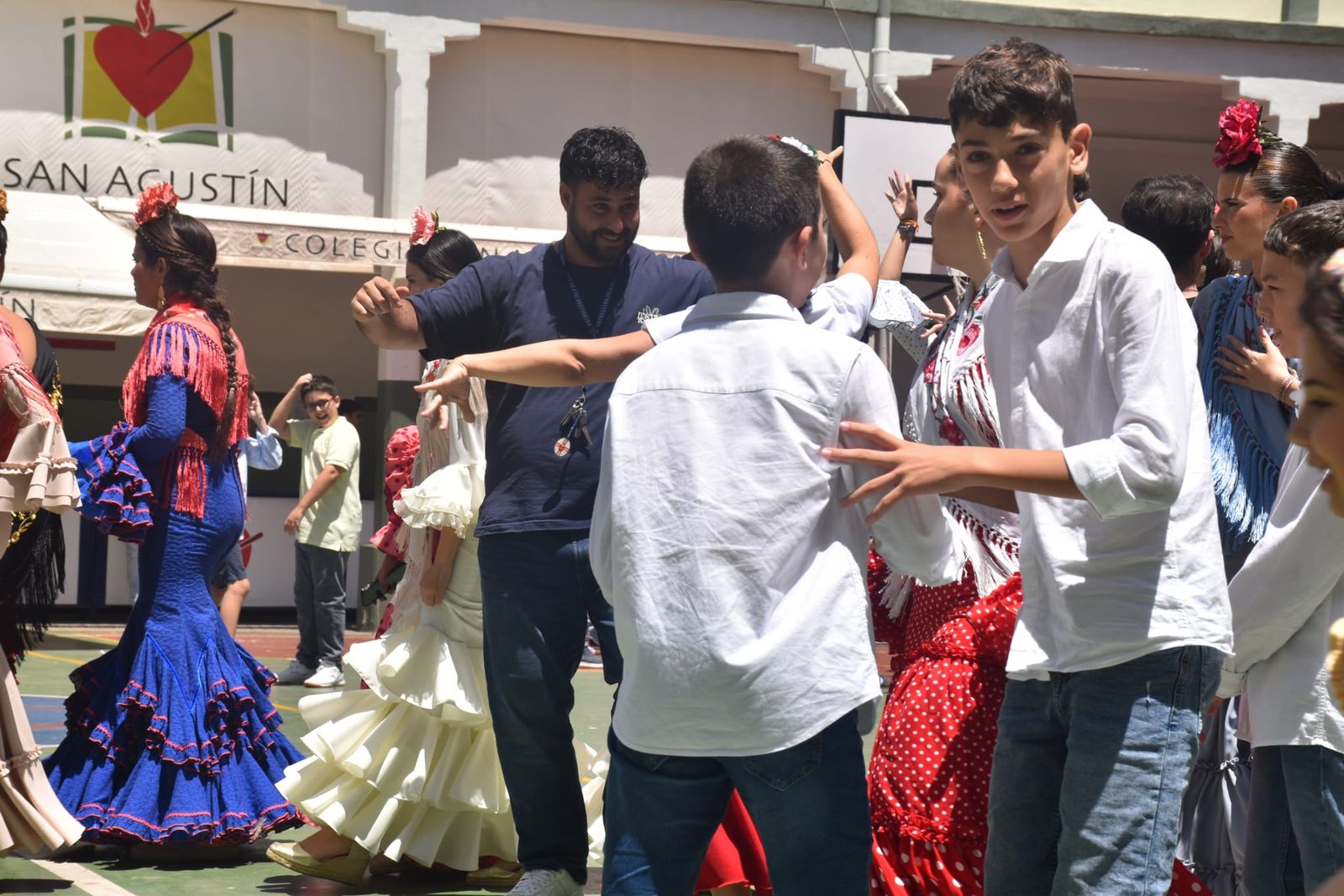 El Colegio de San Agustín disfruta de una feliz jornada solidaria con su Cruz de Mayo