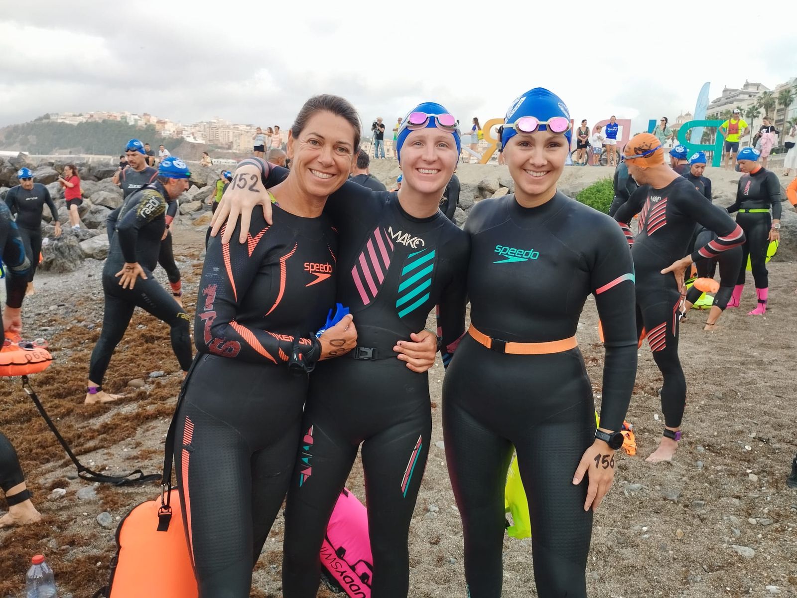 Participantes de la 'Vuelta al Hacho' a nado