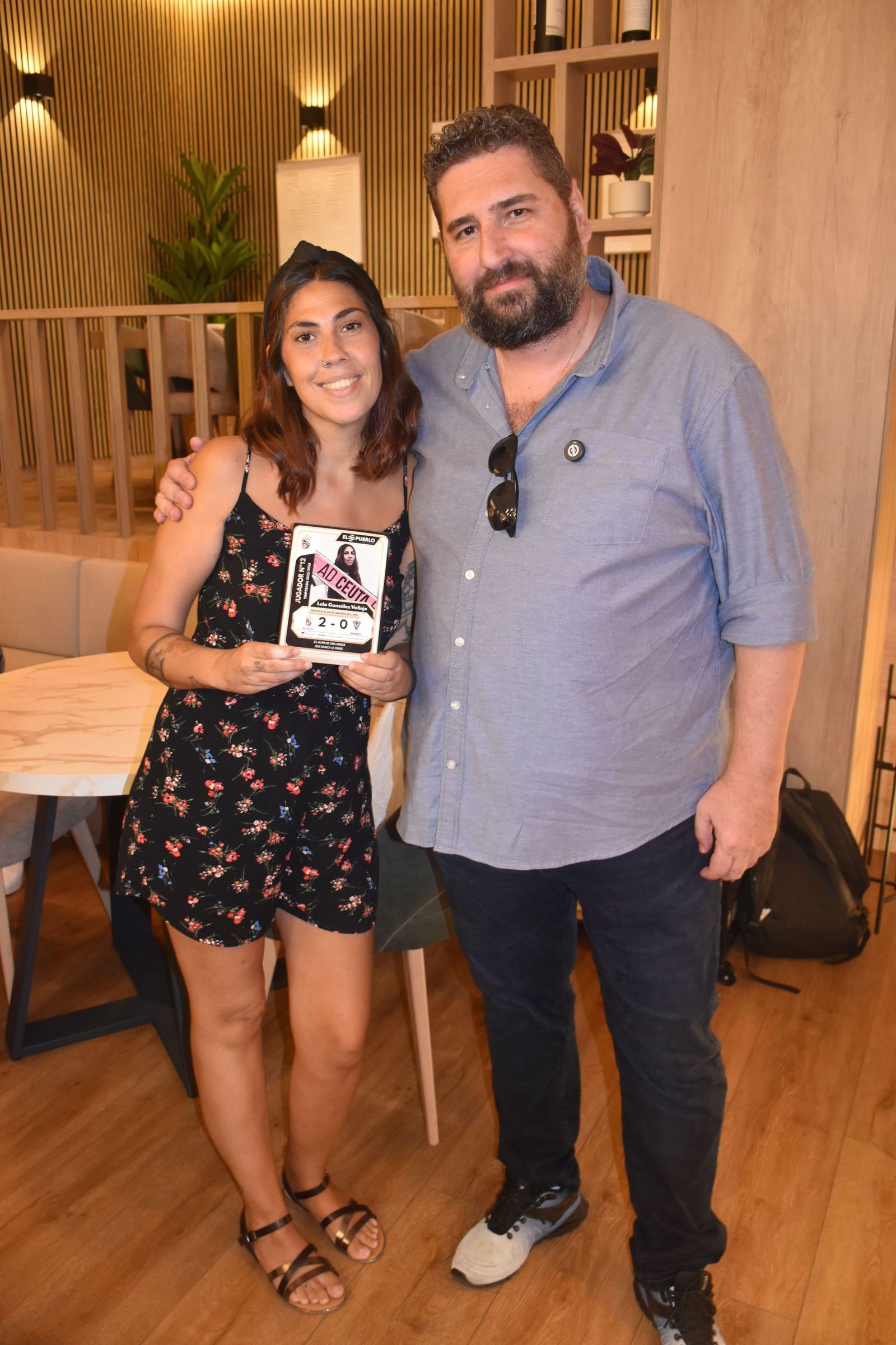 El Pueblo de Ceuta reúne a sus ‘Jugadores nº12’ y convierte su pasión por el Ceuta en cromos