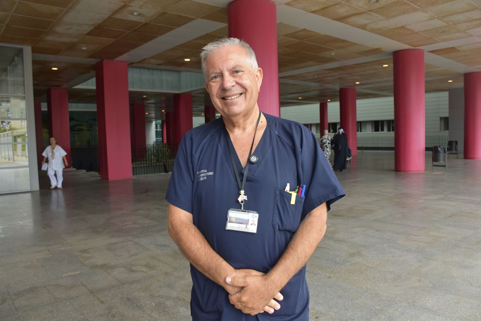 El jefe de Medicina Preventiva, Julián Domínguez, en el Hospital Universitario de Ceuta