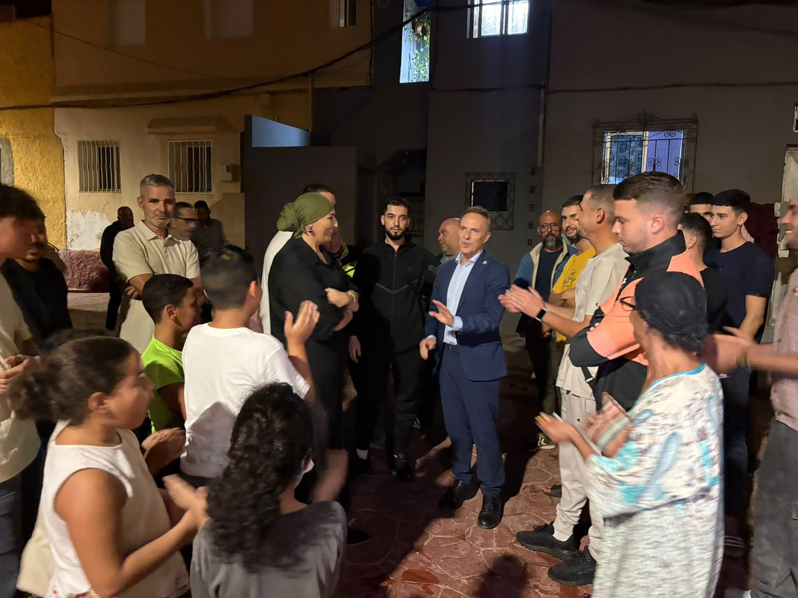 Ceuta no se rinde: Unos 200 ciudadanos vuelven a alzar la voz contra el Gobierno por la invasión