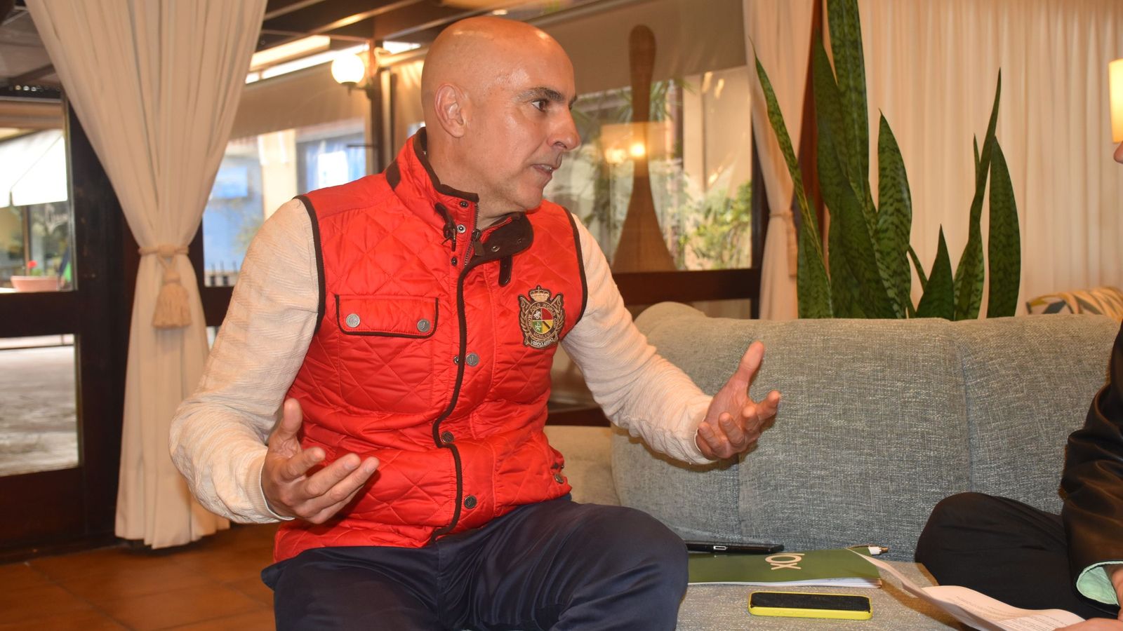 Patxi Ruiz durante la entrevista en el Hotel Parador la Muralla