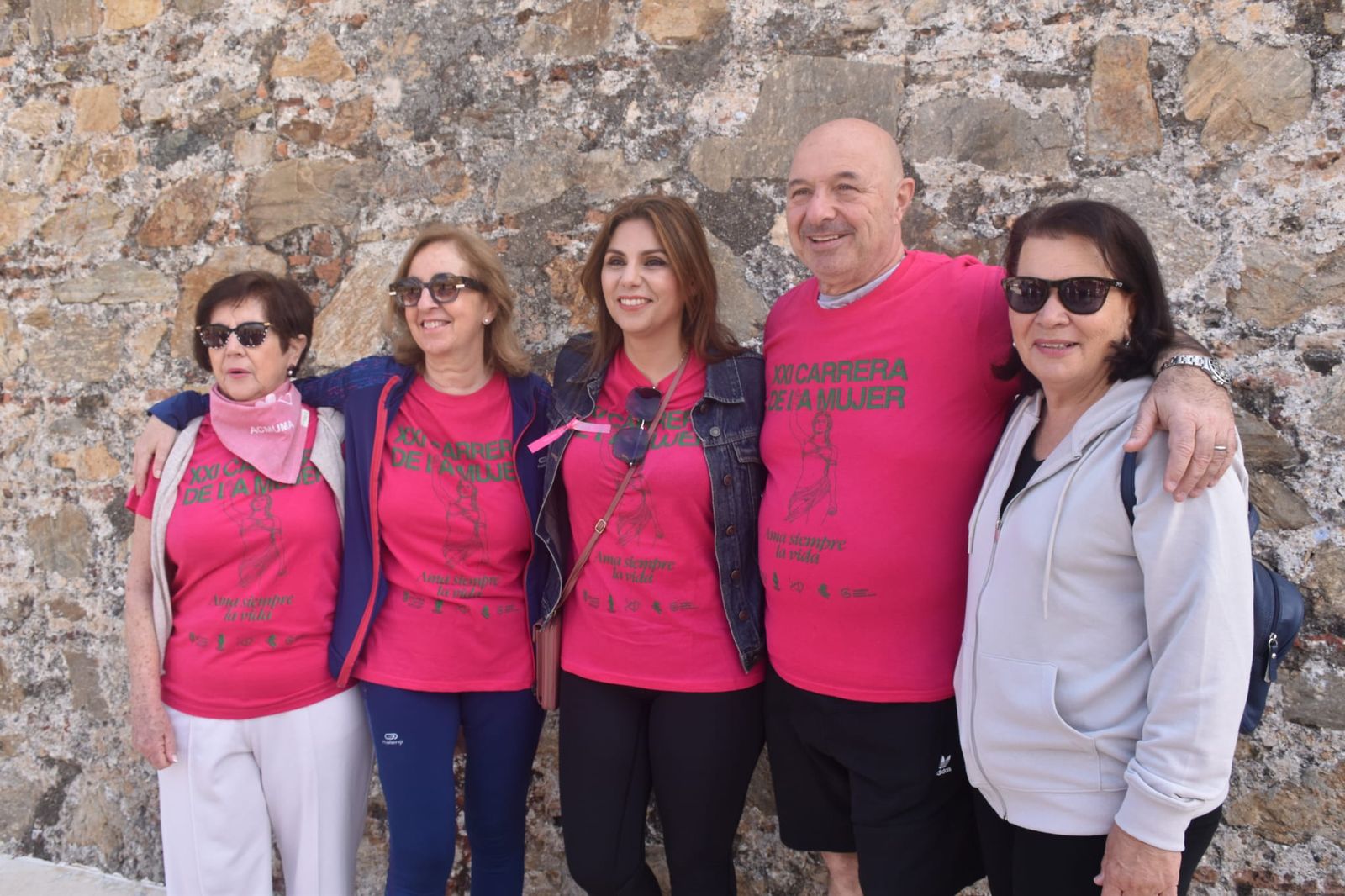 Ceuta se viste de rosa para abrazarse a la vida