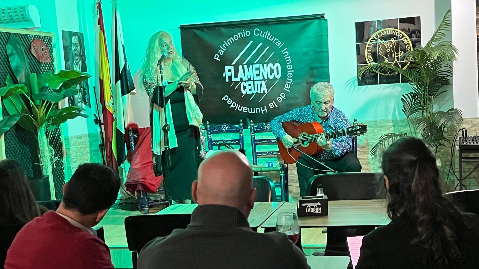 El duende de Utrera conquista Ceuta: Mati de Ángel llena la Tertulia Flamenca pese al mal tiempo