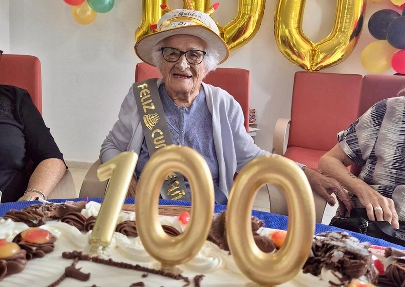 La Residencia de Mayores Gerón rindió homenaje a Isabel por sus 100 años de vida