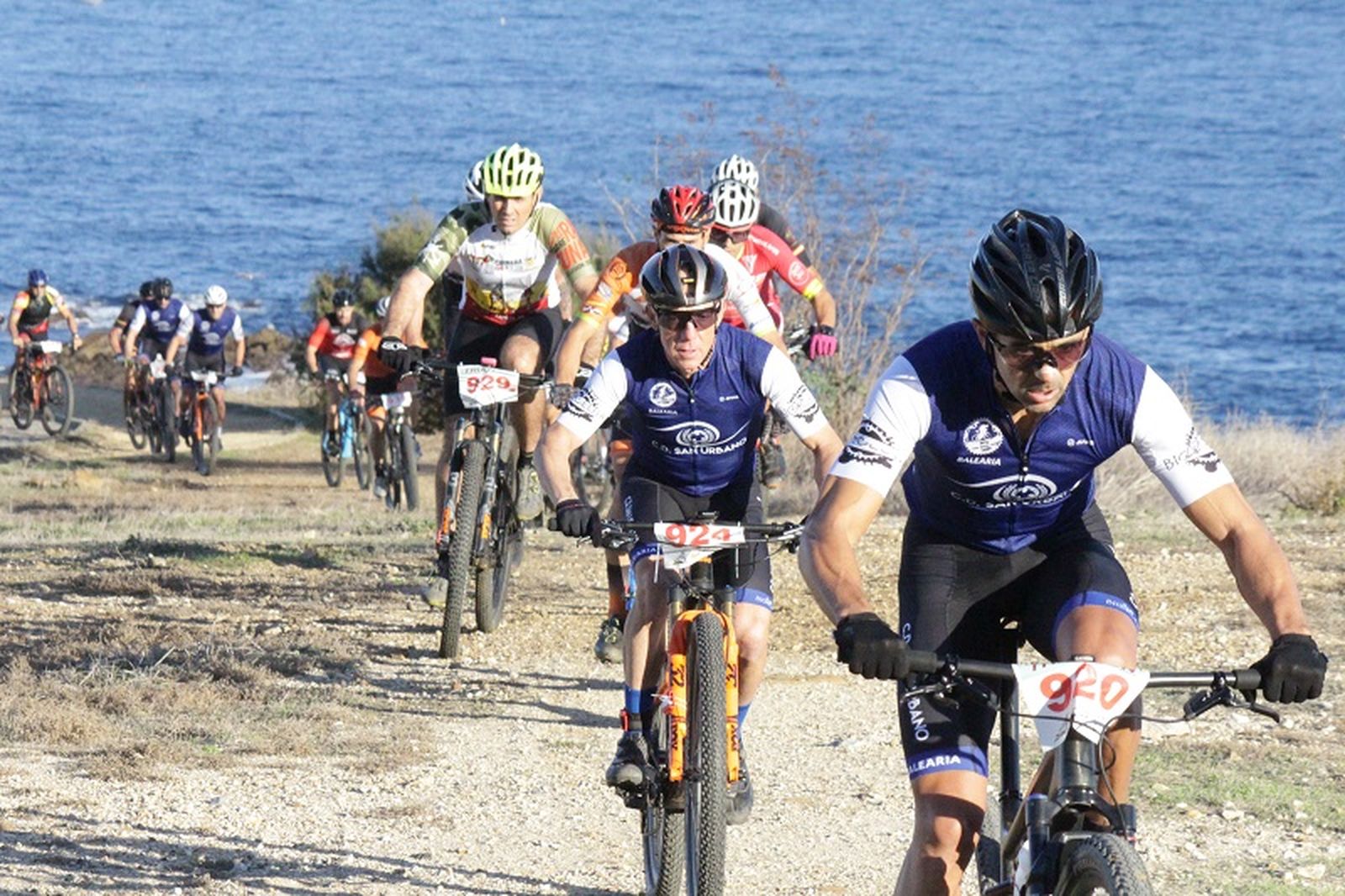 Ciclistas por los montes de Ceuta en una imagen de archivo. / FOTO EL PUEBLO