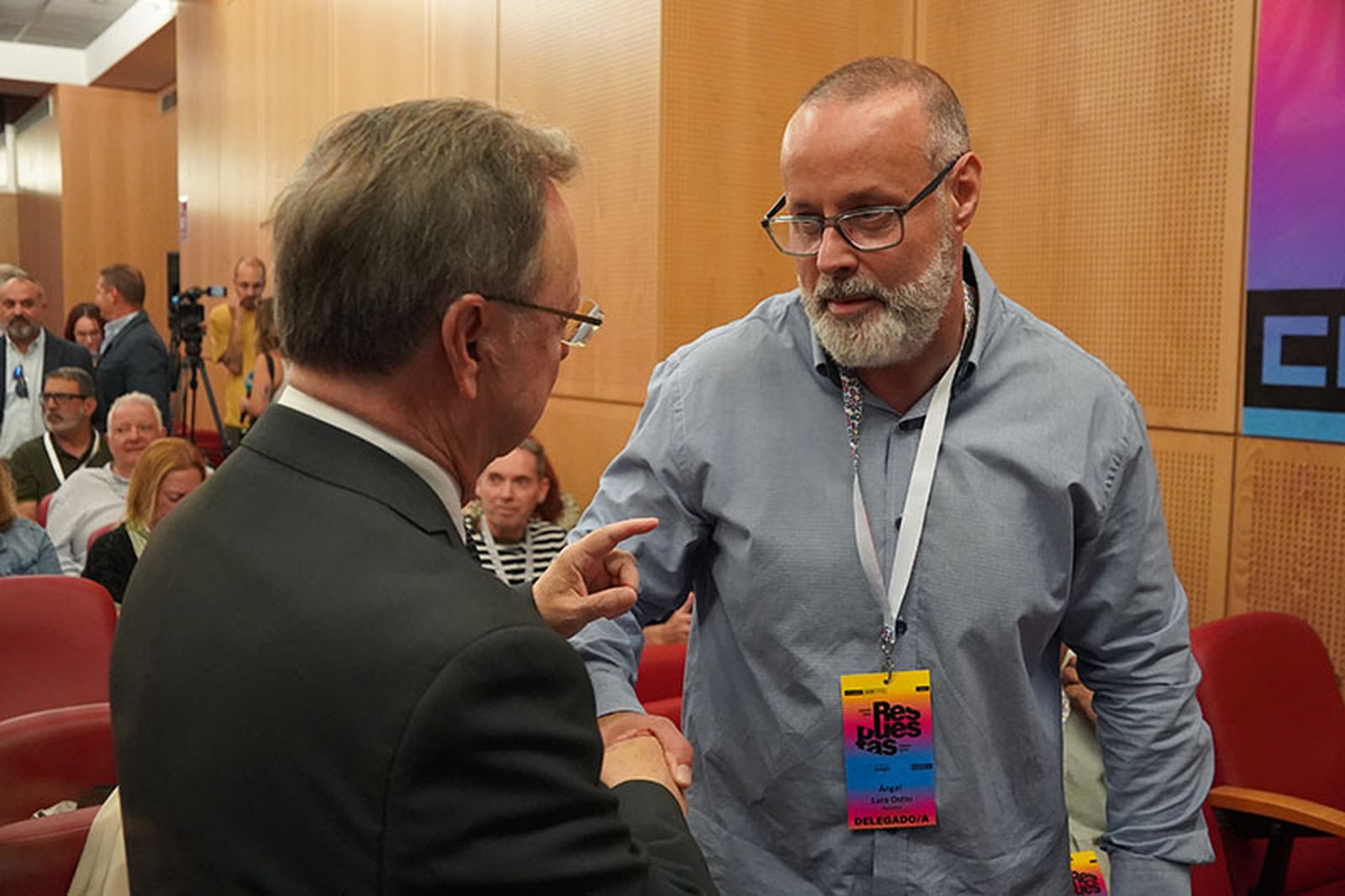 Lara conversa con el presidente de la Ciudad, Juan Vivas/FOTO CEDIDA