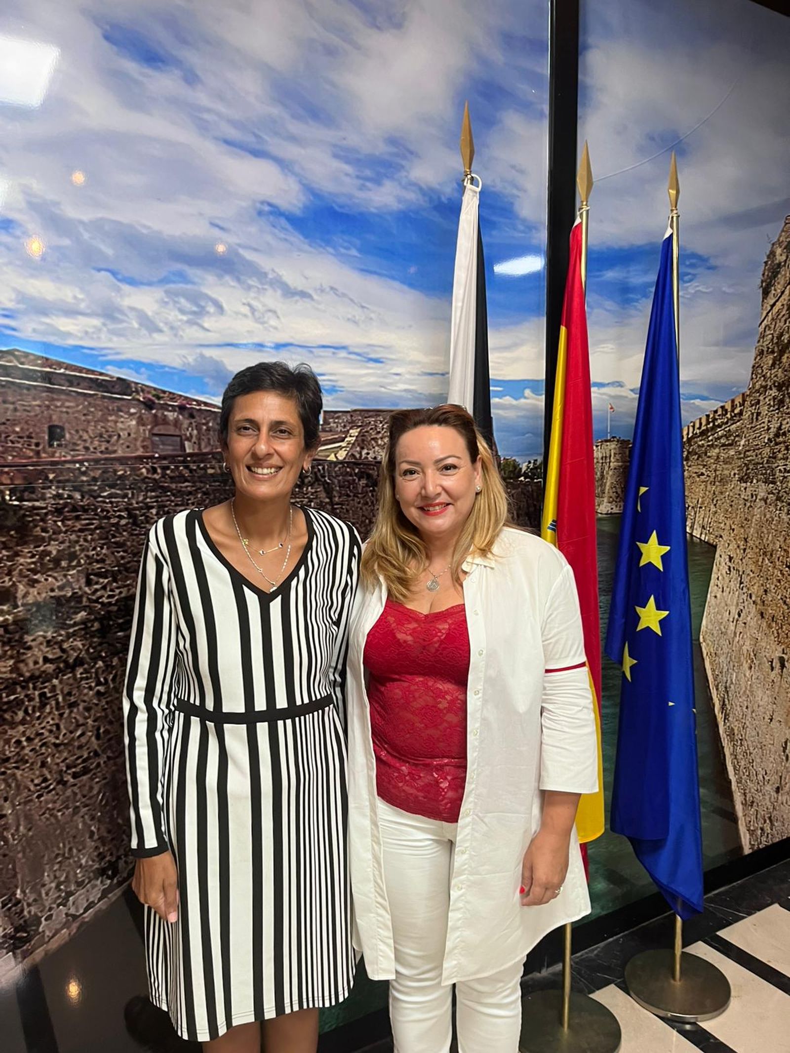 Chandiramani junto a Yolanda Aparicio