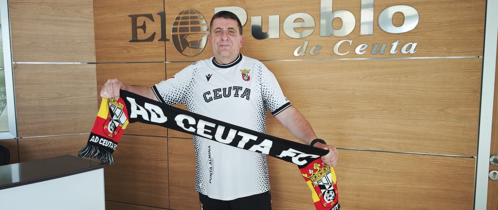 Santi Tirado de la Torre: “Que nos quiten lo bailao”: la vida de un caballa que nunca se ha bajado del barco del Ceuta