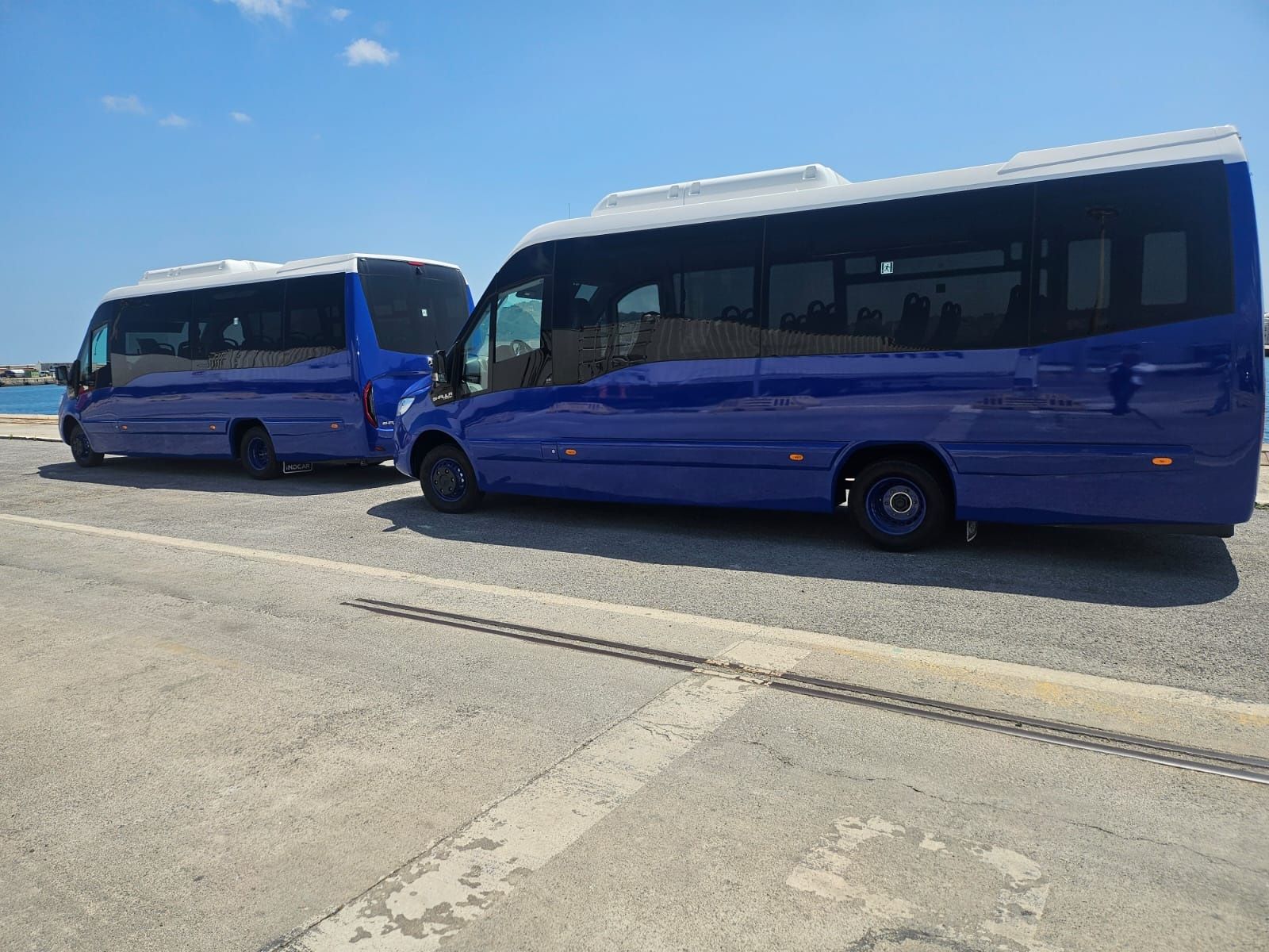 Los dos primeros microbuses ya se encuentran en Ceuta