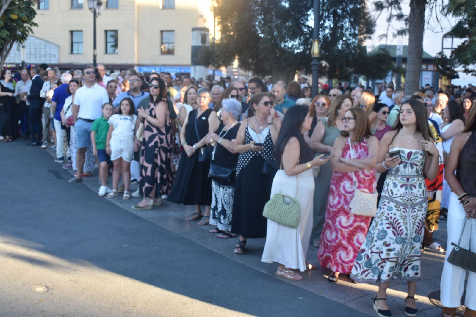 La Virgen de África emociona a Ceuta en una procesión para la historia